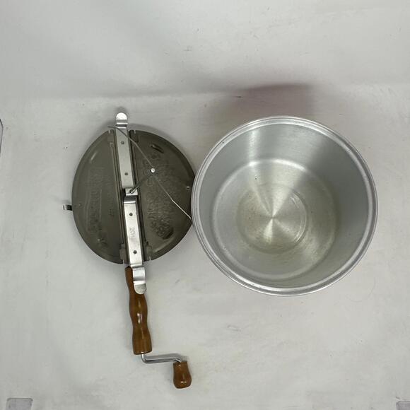 Red Genuine Whirley-Pop Popcorn Popper Red Metal Hand Crank Wabash Valley Farm - Picture 5 of 7